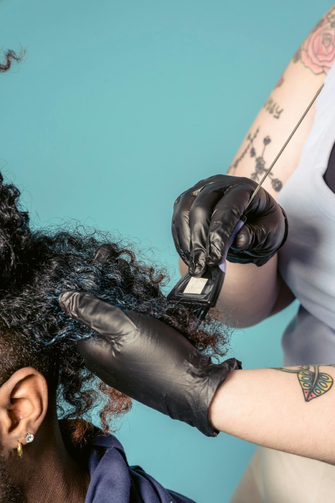 Long hair blowout finishing
